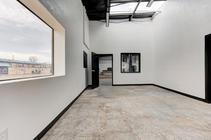 More Photos Of 1809 S Eastern Ave, Moore Auto Repair For Sale