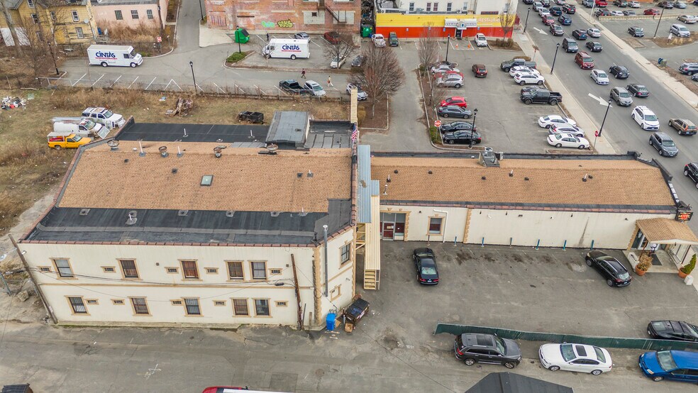 More Photos Of 428 W Main St, Waterbury Storefront For Sale