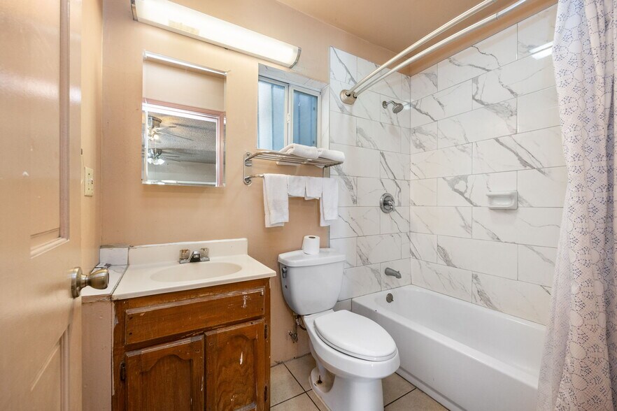 More Photos Of 451 E Vernon Ave, Los Angeles Hotel For Sale