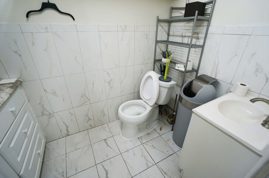 More Photos Of 40-18 Junction Blvd, Flushing Storefront Retail Residential For Lease