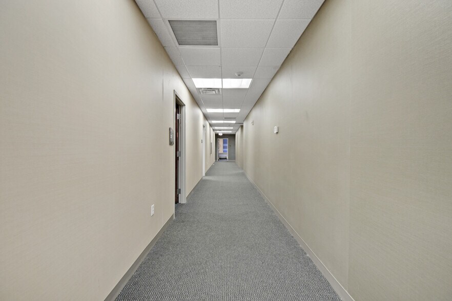 More Photos Of 9512 Sunbeam Center Dr, Jacksonville Office For Lease