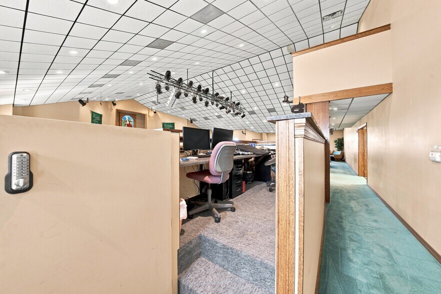 More Photos Of 951 S Kingshighway St, Sikeston Office For Sale