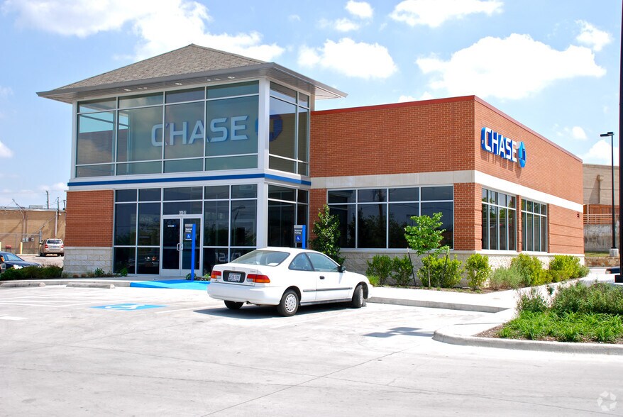 Primary Photo Of 6400 Skillman St, Dallas Bank For Lease