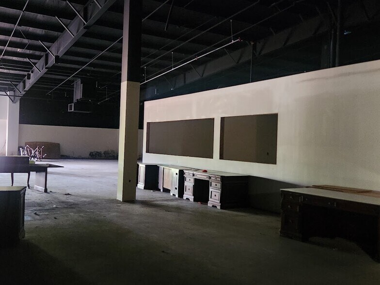 More Photos Of Martin Luther King Hwy, Eutaw Warehouse For Sale
