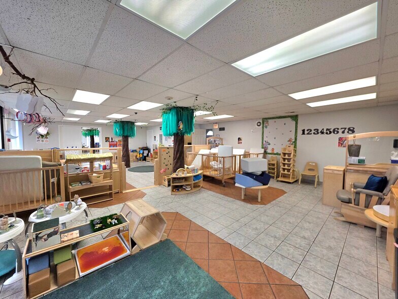 More Photos Of 7815 S Kedzie Ave, Chicago Storefront Retail Residential For Sale