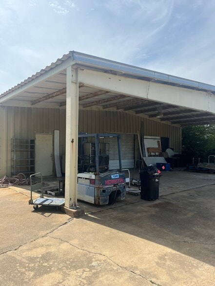 More Photos Of 1202 Falls St, Jonesboro Warehouse For Lease
