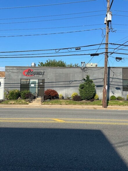 More Photos Of 3199 Lawson Blvd, Oceanside Light Distribution For Lease