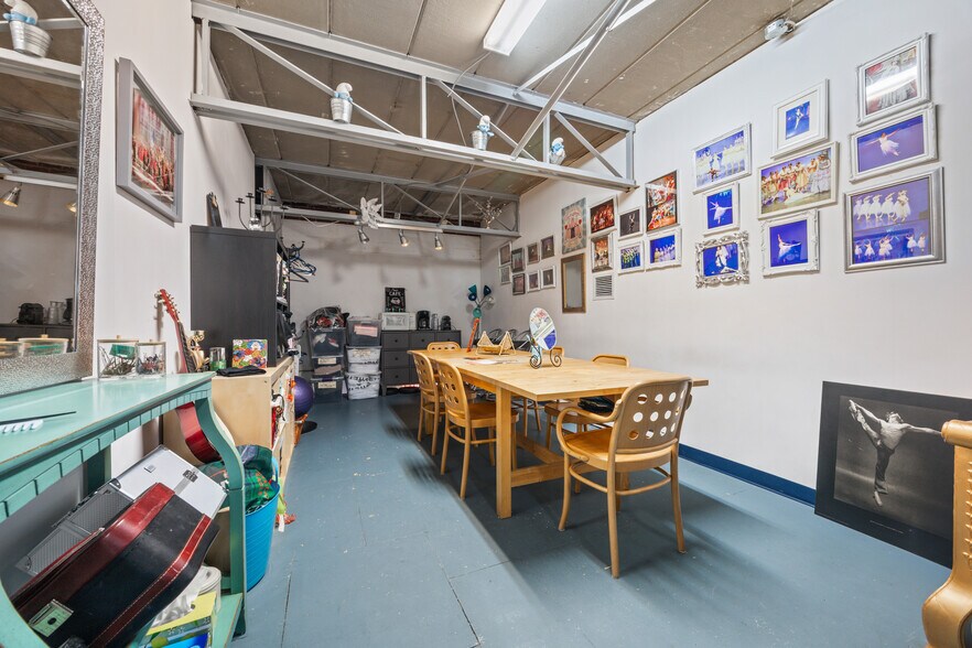 More Photos Of 598-600 Boul Cure-Poirier O, Longueuil General Retail For Lease