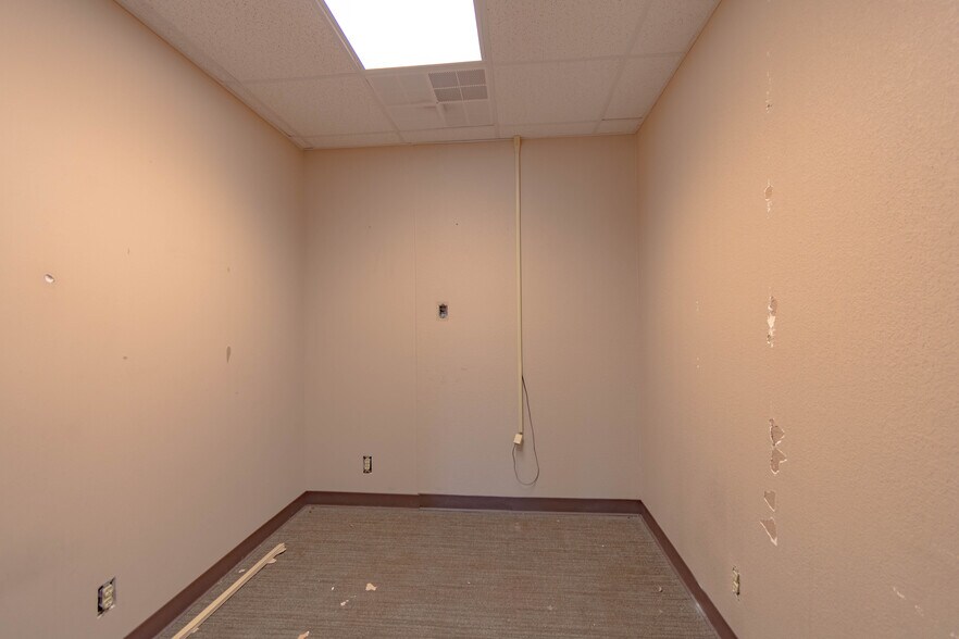 More Photos Of 1401 Applewood Dr, Dalton Medical For Lease