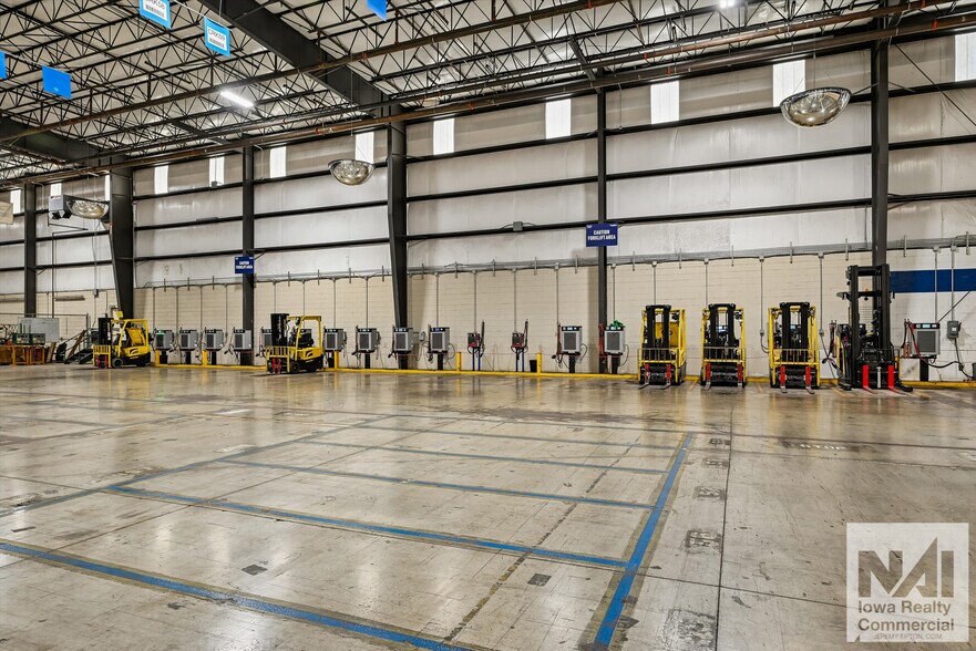 More Photos Of 4600-5000 20th Ave SW, Cedar Rapids Warehouse For Lease