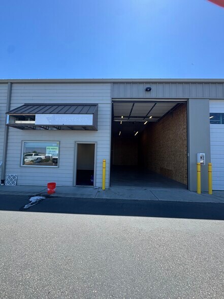 More Photos Of 6159 W Deschutes Ave, Kennewick Light Distribution For Lease