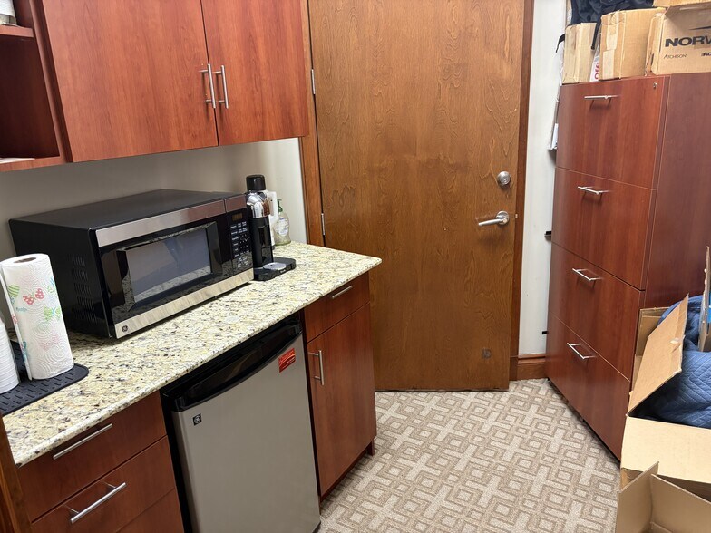 More Photos Of 1961 NW 150th Ave, Pembroke Pines Office For Lease