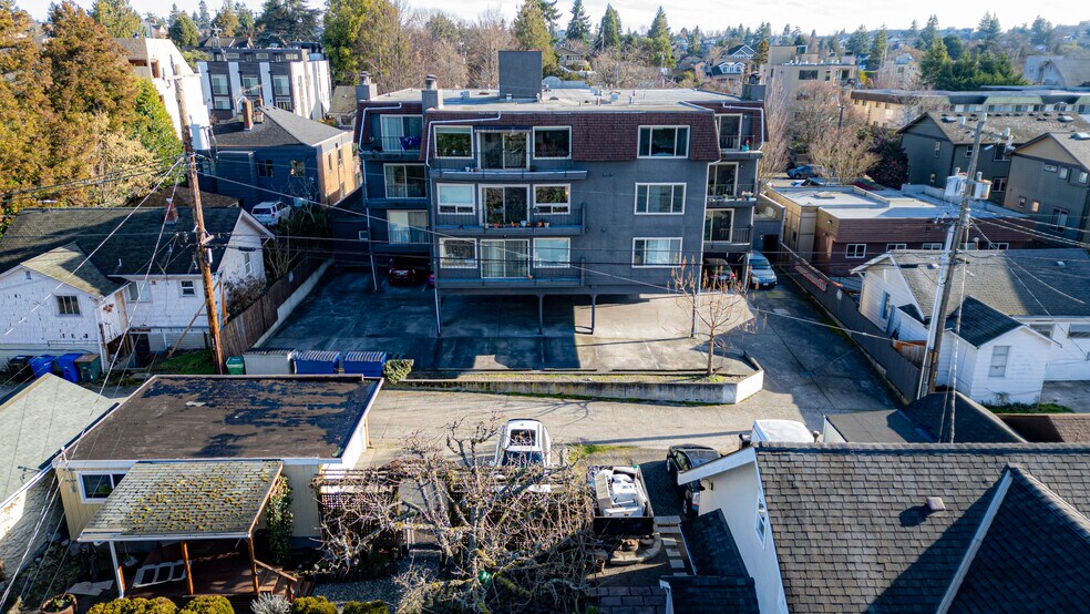 More Photos Of 5631 California Ave SW, Seattle Apartments For Sale