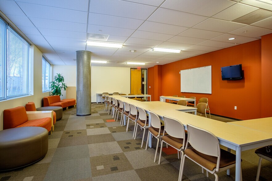 More Photos Of 700 Washington St, Vancouver Office For Lease