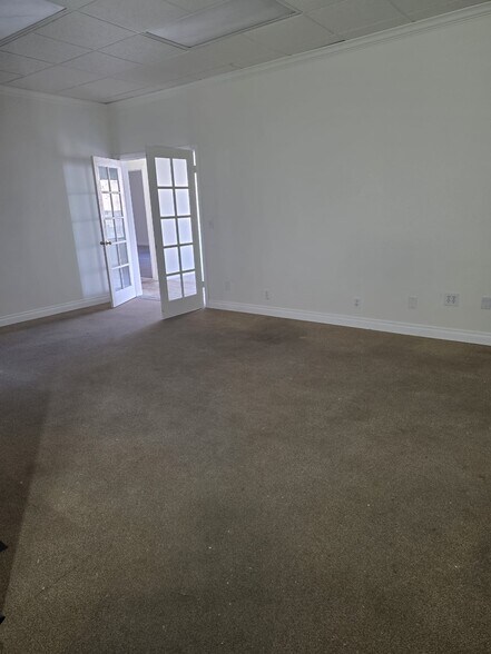 More Photos Of 44143-44147 20th St W, Lancaster Medical For Sale