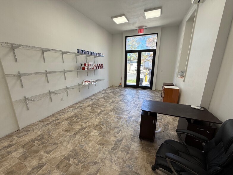 More Photos Of 11520 Jamaica Ave, Richmond Hill Bank For Lease