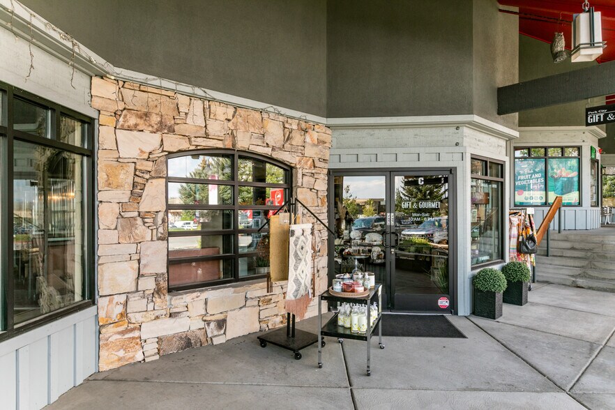 More Photos Of 6300 N Sagewood Dr, Park City Storefront For Lease