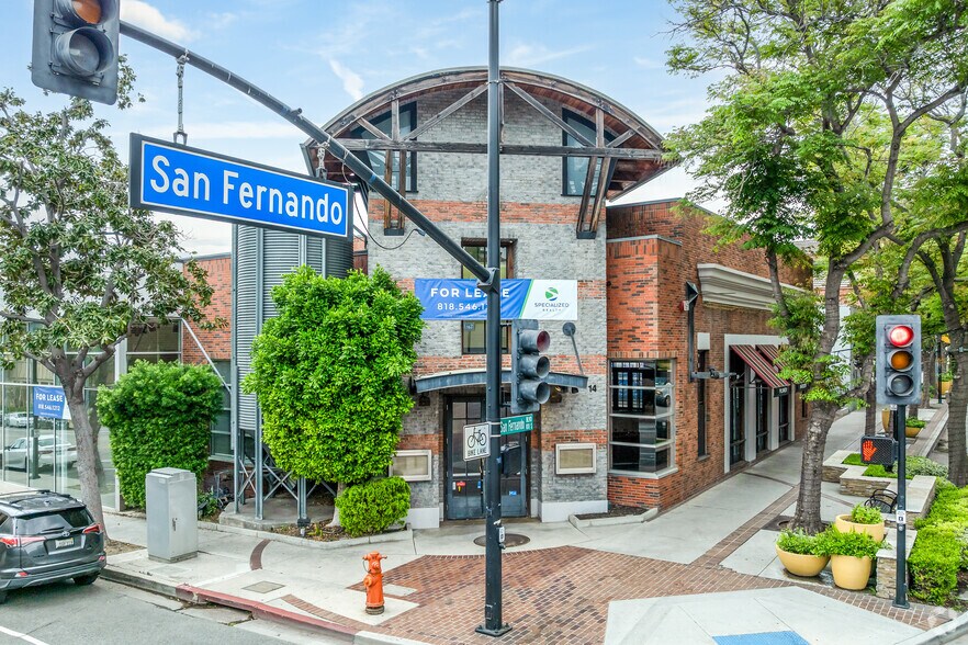 More Photos Of 145 S San Fernando Blvd, Burbank Restaurant For Lease