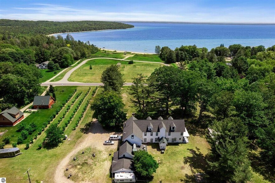 More Photos Of 18599 Mission Rd, Traverse City Hotel For Sale