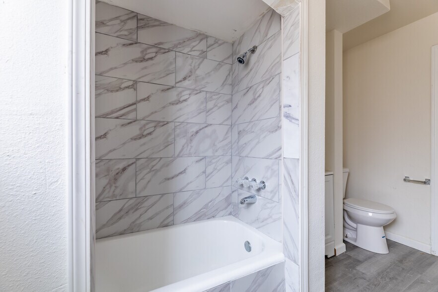 More Photos Of 136 W 82nd St, Los Angeles Multifamily For Sale