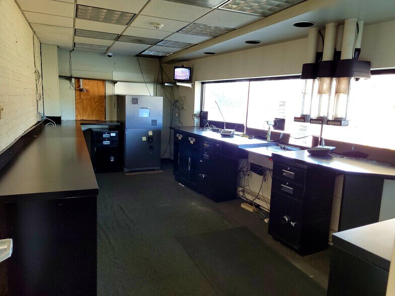 More Photos Of 1110 W 35th St, Chicago Office For Sale