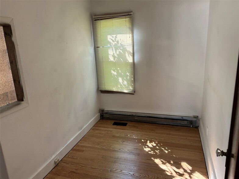 More Photos Of 153 Main St, Kings Park Office For Sale