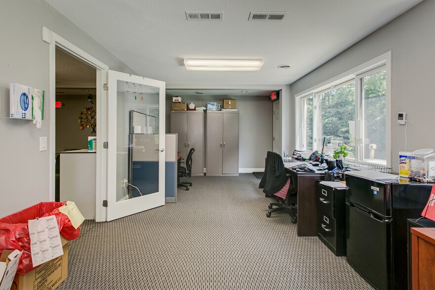 More Photos Of 5810 Blackshire Path, Inver Grove Heights Office Residential For Lease