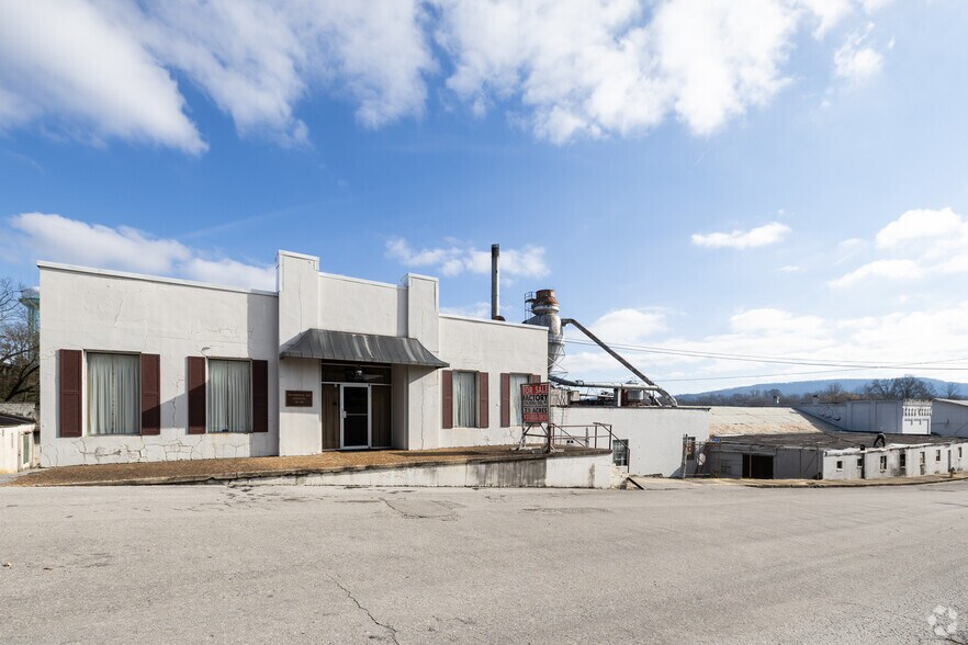 Primary Photo Of 301 Depot St, McMinnville Manufacturing For Sale