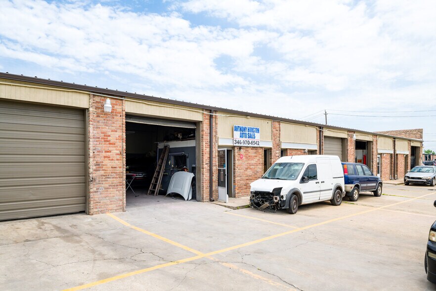 More Photos Of 7000 Baneway Dr, Houston Warehouse For Lease