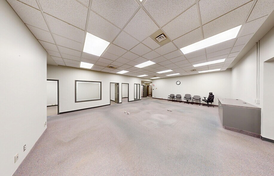 More Photos Of 114 Regent Av W, Winnipeg Medical For Lease