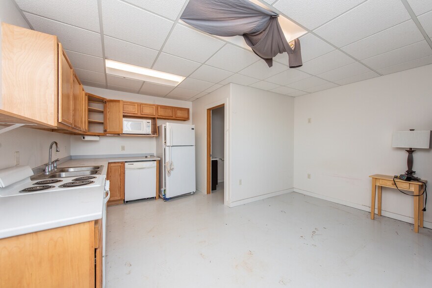 More Photos Of 13603 38th St SW, Belfield Flex For Lease