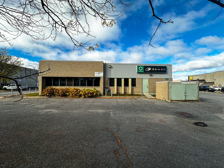 More Photos Of 93 Boul Gréber, Gatineau Office For Sale