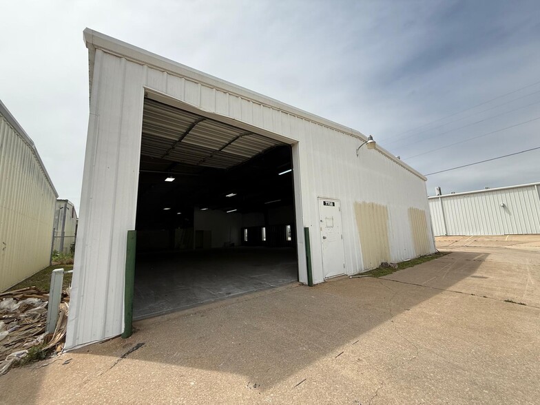 More Photos Of 7700 Melrose Ln, Oklahoma City Unknown For Lease