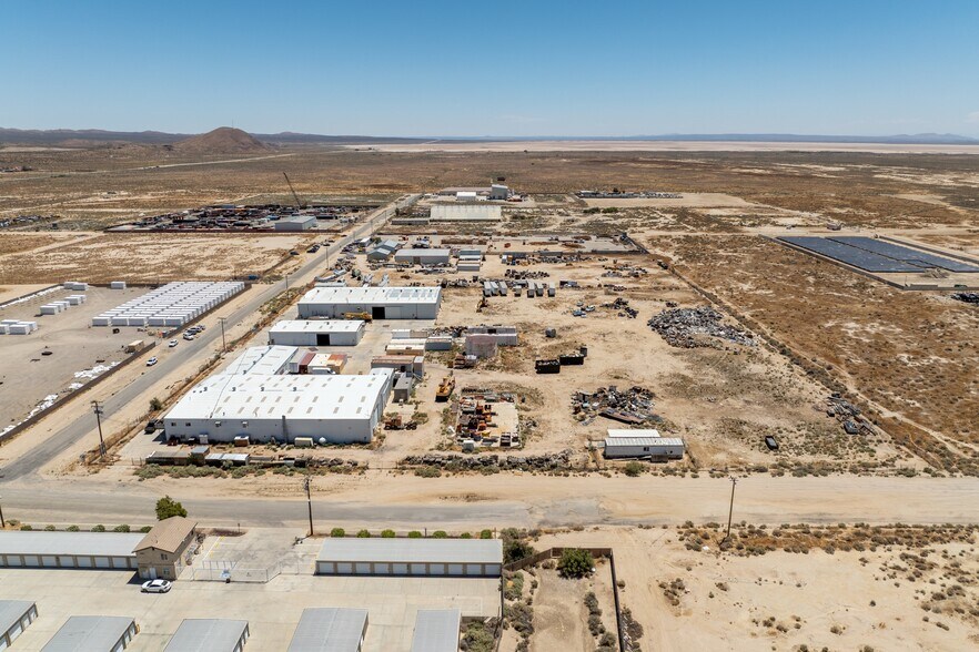 More Photos Of 1400 Orange St, Rosamond Warehouse For Lease