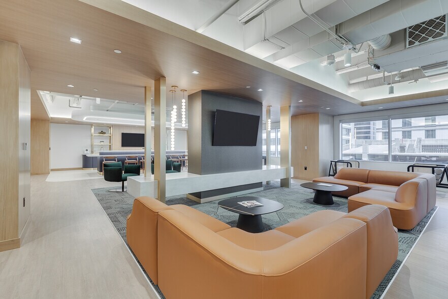More Photos Of 5949 Sherry Ln, Dallas Office For Sale