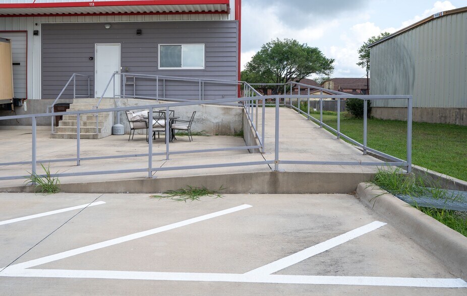 More Photos Of 113 Bufkin Ln, Lockhart Refrigeration Cold Storage For Lease