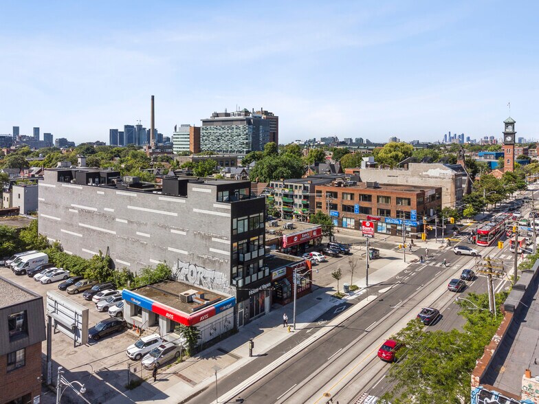 More Photos Of 335 College St, Toronto Apartments For Sale