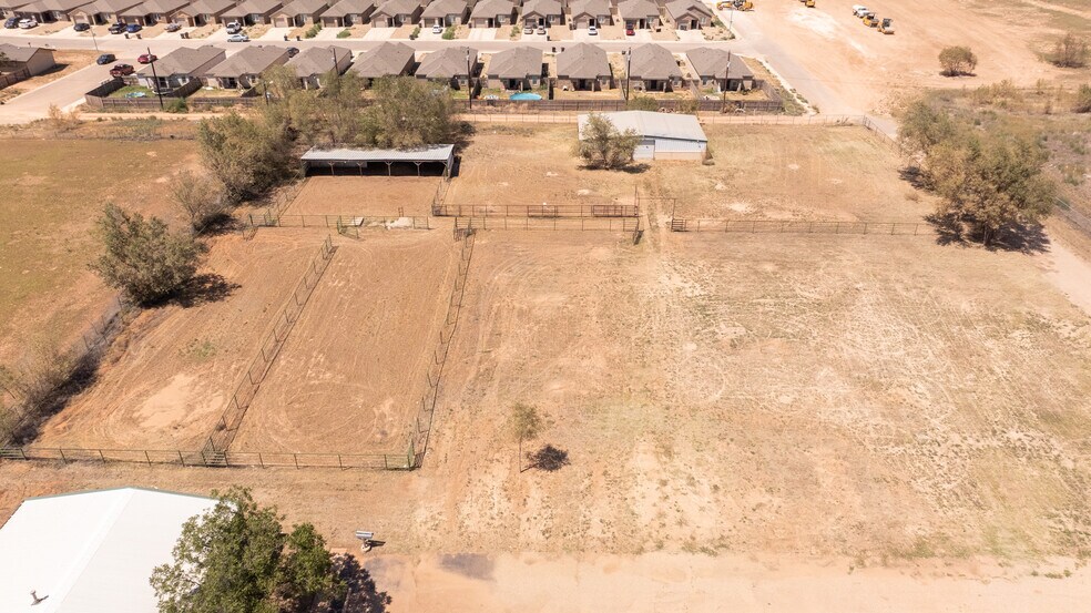 More Photos Of 510 Valencia Ave, Lubbock Warehouse For Sale