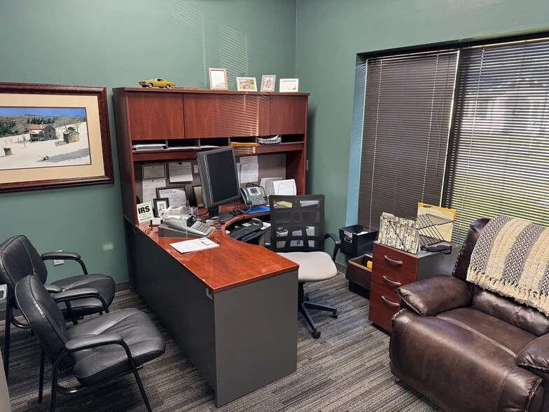 More Photos Of 1819 E Broadway Ave, Maryville Bank For Sale