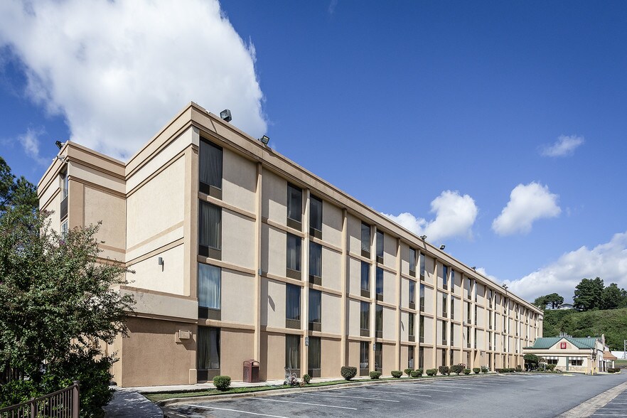 More Photos Of 120 W Pershing Blvd, North Little Rock Hotel For Sale