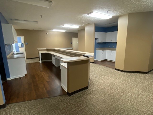 More Photos Of 950 S Kenmore Dr, Evansville Medical For Lease