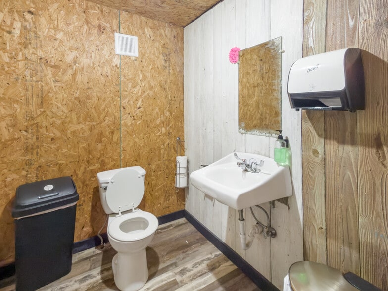 More Photos Of 2302 E Adams Ave, Temple Freestanding For Sale