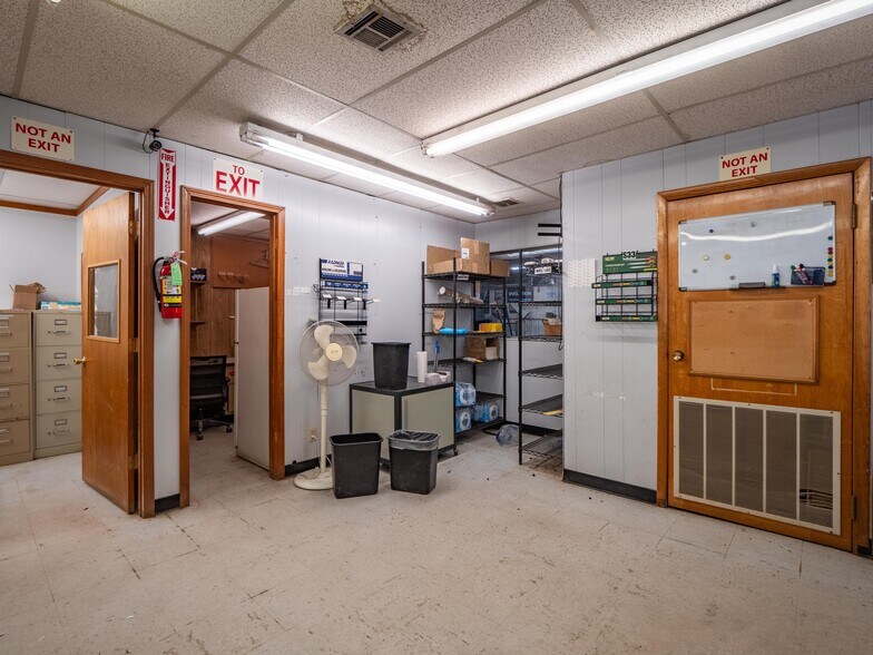 More Photos Of 1 W Choctaw Ave, Mcalester Flex For Sale
