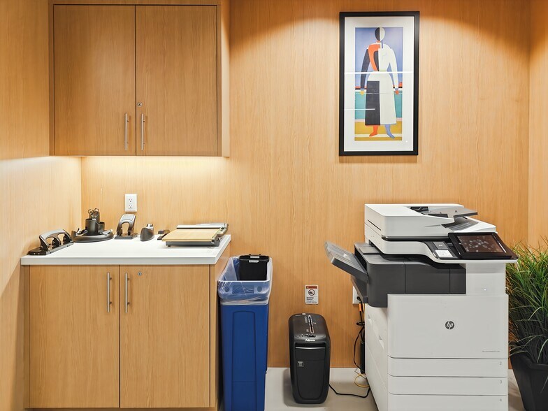 More Photos Of 130 King St W, Toronto Coworking Space