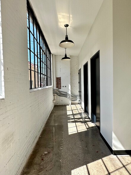 More Photos Of 801 N Broadway Ave, Oklahoma City Storefront Retail Office For Lease