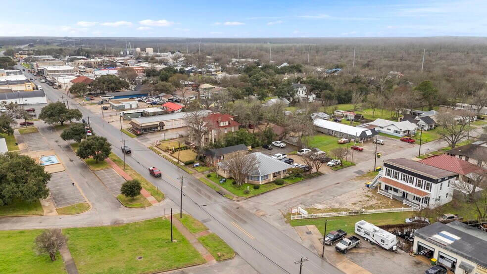 More Photos Of 901 N Saint Joseph St, Gonzales Office For Sale
