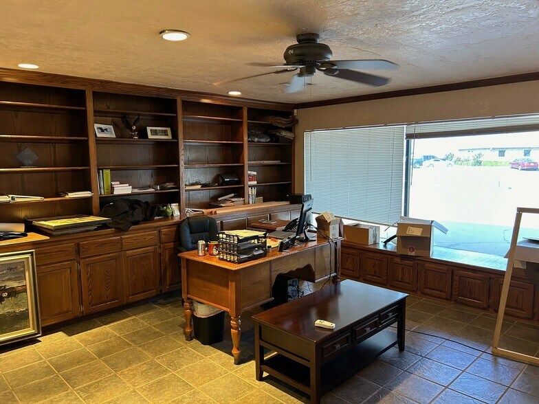 More Photos Of 2404 S Broadway St, Oklahoma City Flex For Sale