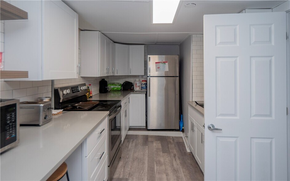 More Photos Of 130-132 Spring St, Newport Apartments For Sale