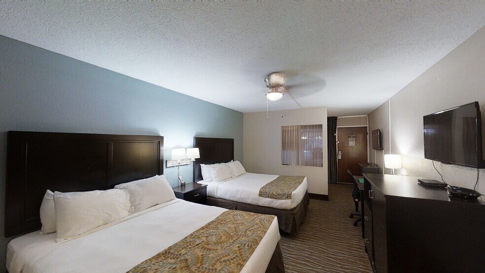 More Photos Of 201 Sugarloaf Rd, Hendersonville Hotel For Sale