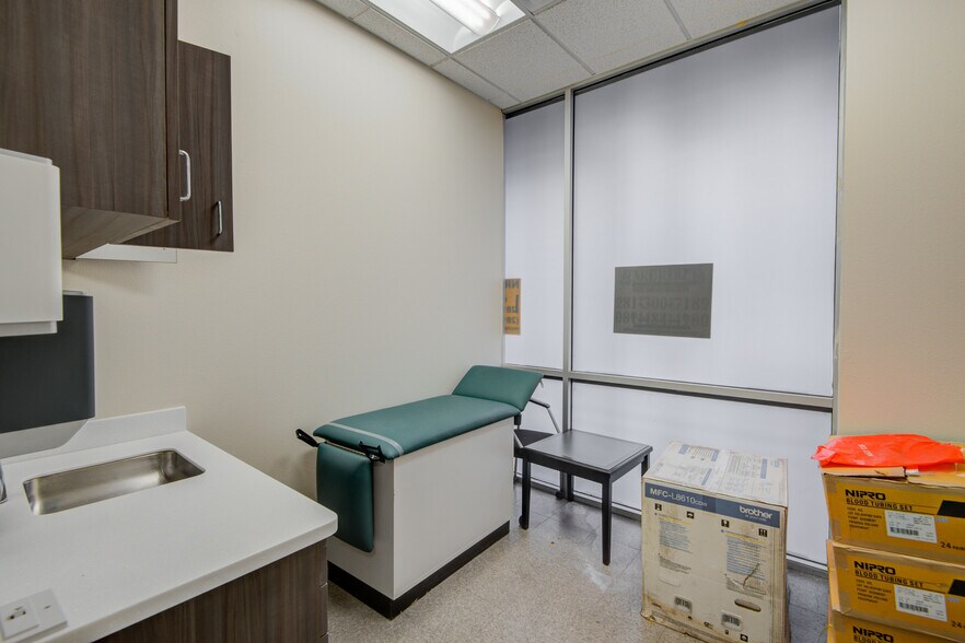 More Photos Of 4300-4302 Fairmont Pky, Pasadena Unknown For Lease